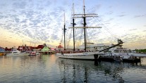 Yacht TOLE MOUR